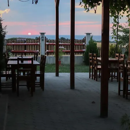 Oda ve Kahvaltı Vis 3*